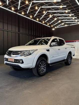 MITSUBISHI L200 TRITON 2.4 16V TURBO DIESEL SPORT HPE-S CD 4P 4X4 AUTOMÁTICO MITSUBISHI L200 TRITON 2.4 16V TURBO DIESEL SPORT HPE-S CD 4P 4X4 AUTOMÁTICO